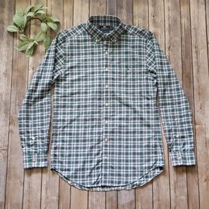 Vineyard Vines long sleeved button down shirt